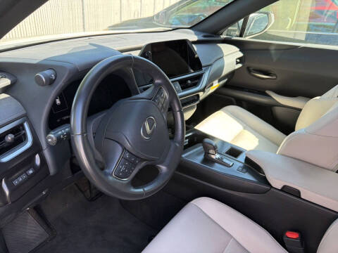 2025 Lexus UX 300h