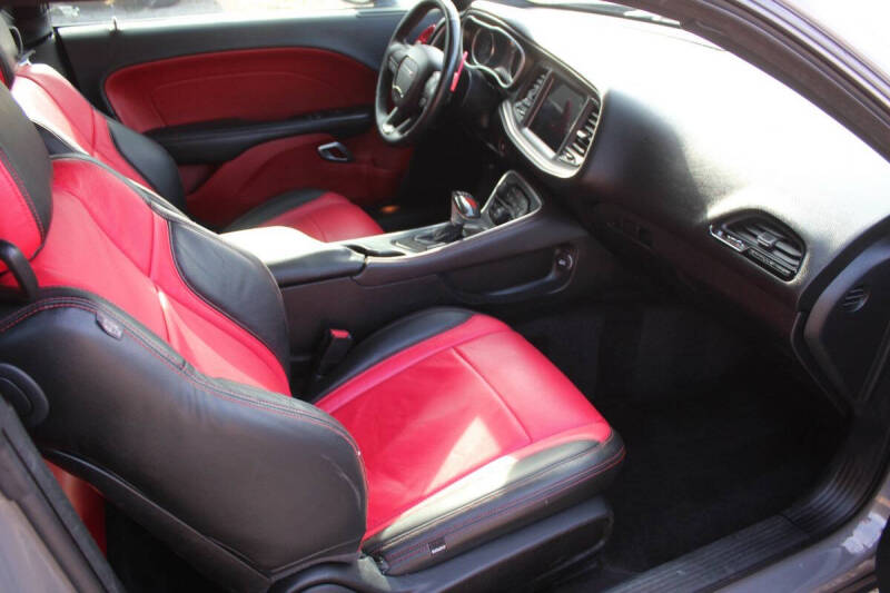 2018 Dodge Challenger SXT Plus