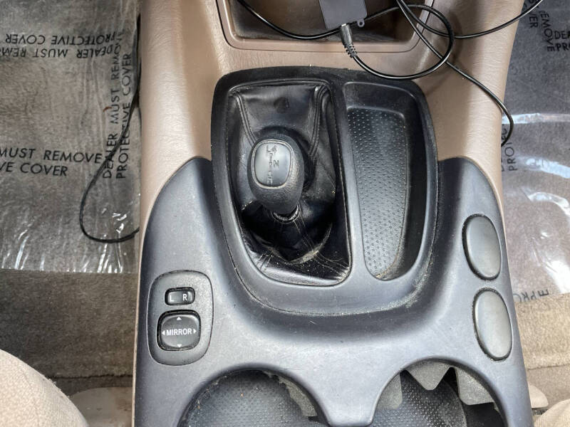 2004 Toyota Sequoia SR5