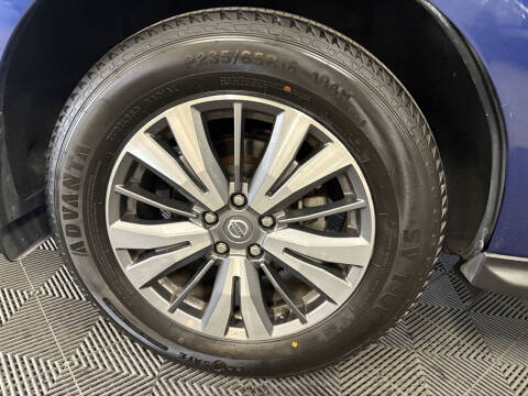 2020 Nissan Pathfinder SV