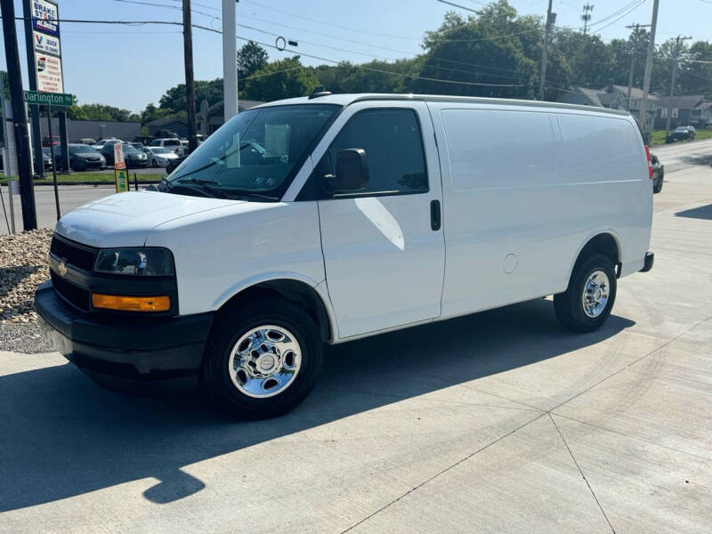 2018 Chevrolet Express Cargo Work Van photo 2