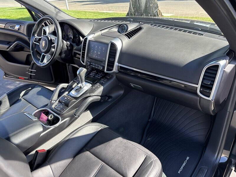 2017 Porsche Cayenne S E-Hybrid