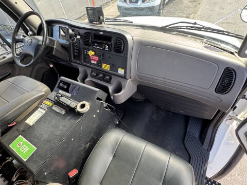 2018 Freightliner M2 106