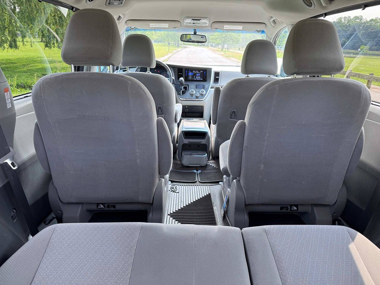 2017 Toyota Sienna 17