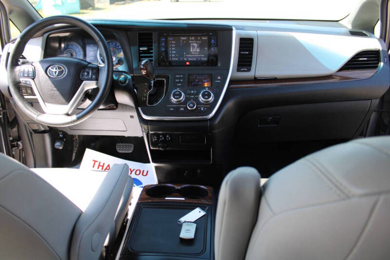 2016 Toyota Sienna Limited 7-Passenger