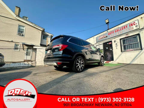 2020 Honda Pilot Touring w/Rear Captain's Chairs