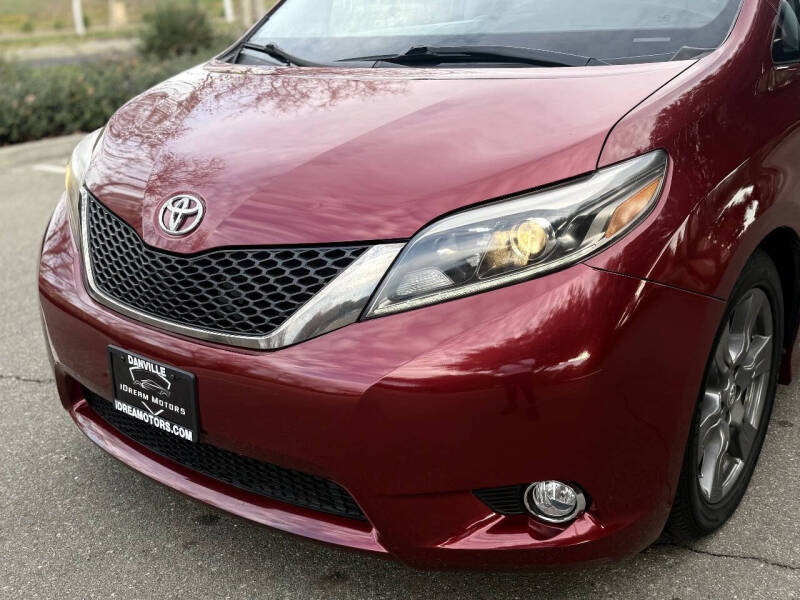 2017 Toyota Sienna SE Premium 8-Passenger