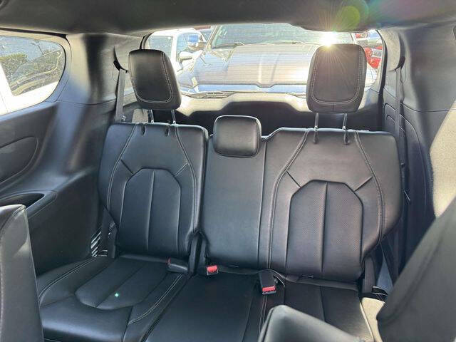 2024 Chrysler Pacifica Plug-In Hybrid Select