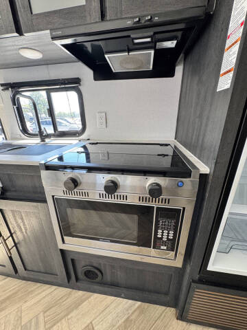 2022 Forest River Ozark 2700TH