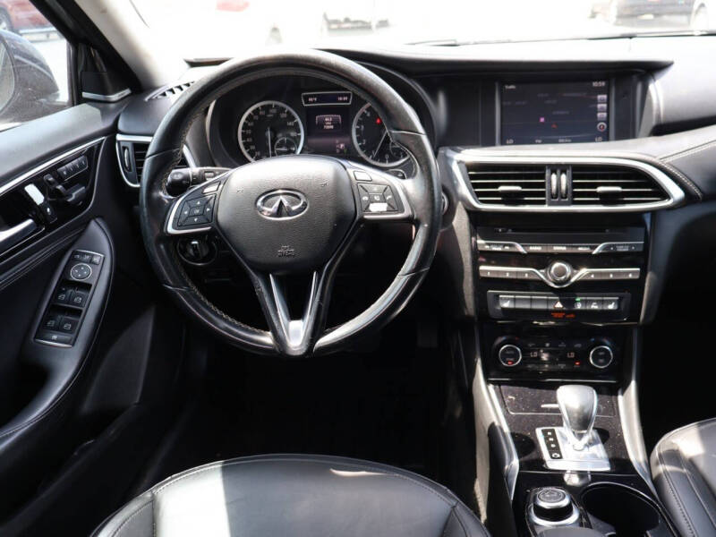 2017 Infiniti QX30 Premium