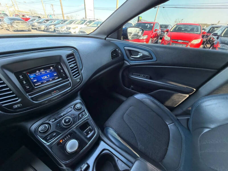 2015 Chrysler 200 S
