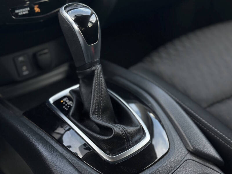2017 Nissan Rogue S