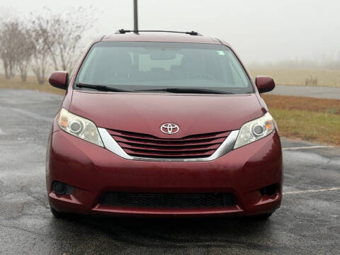 2017 Toyota Sienna LE 8-Passenger