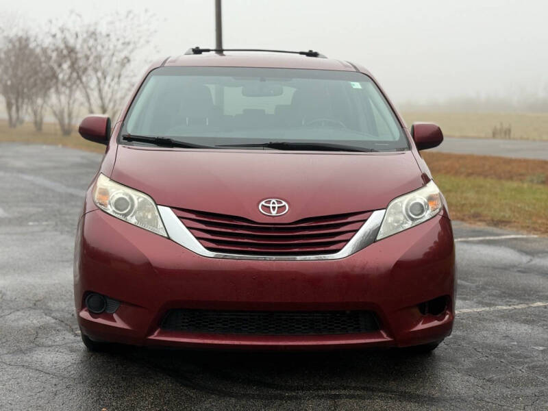2017 Toyota Sienna LE 8-Passenger