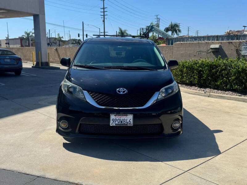 2013 Toyota Sienna SE 8-Passenger
