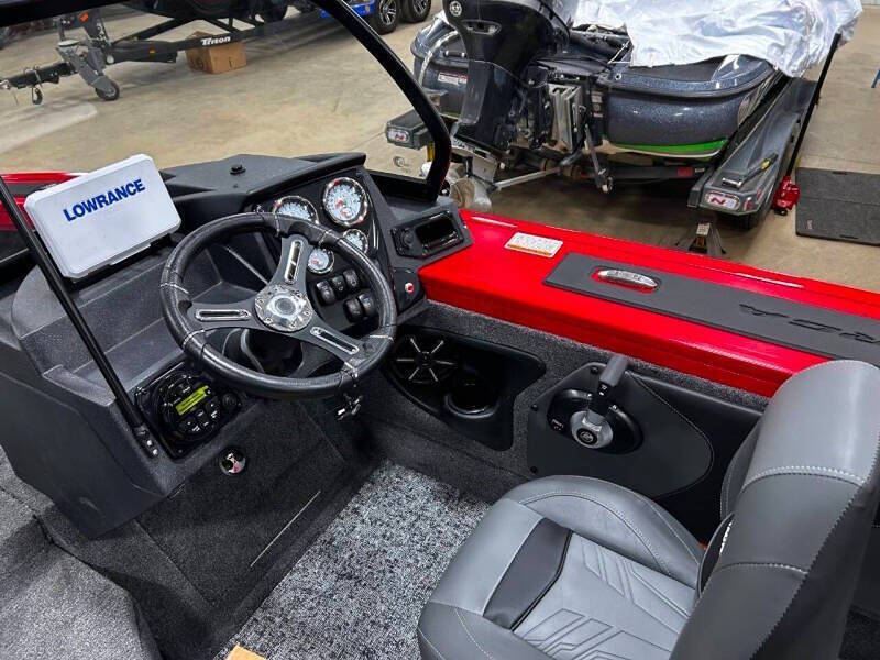 2026 Tracker Targa V-19 WT