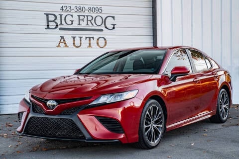 2020 Toyota Camry for sale at Big Frog Auto in Cleveland TN