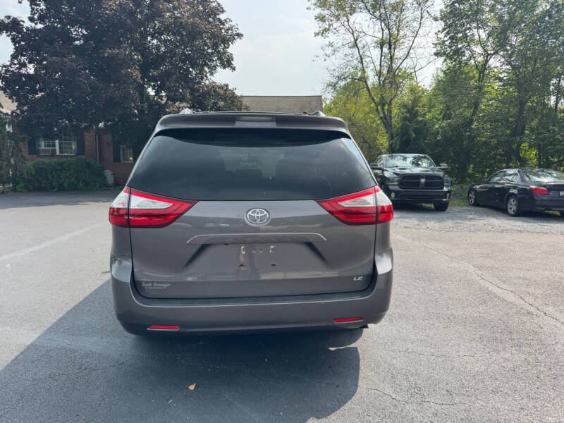 2017 Toyota Sienna LE 8-Passenger