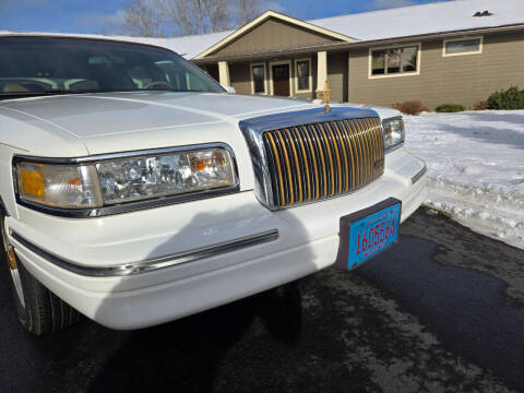 1996 Lincoln Town Car for sale at Cody's Classic & Collectibles, LLC in Stanley WI