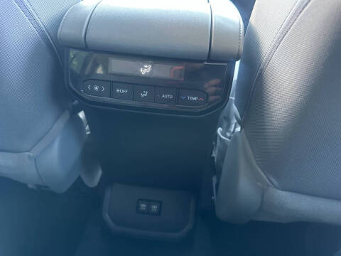 2020 Toyota Highlander LE
