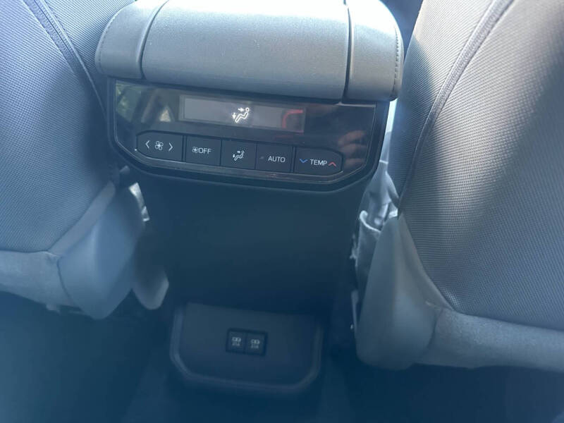 2020 Toyota Highlander LE