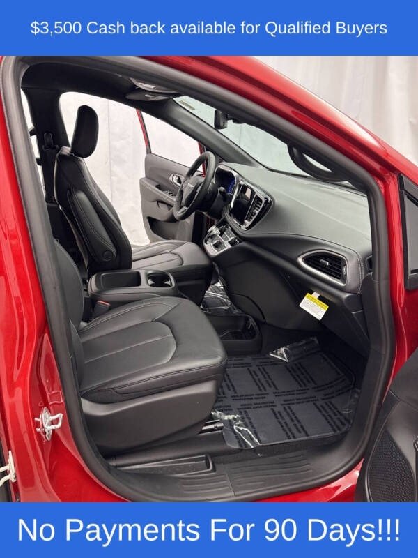 2026 Chrysler Pacifica Select