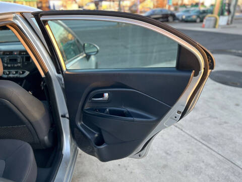 2015 Kia Rio 5-Door LX