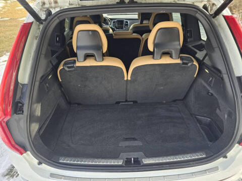 2016 Volvo XC90 T6 Momentum