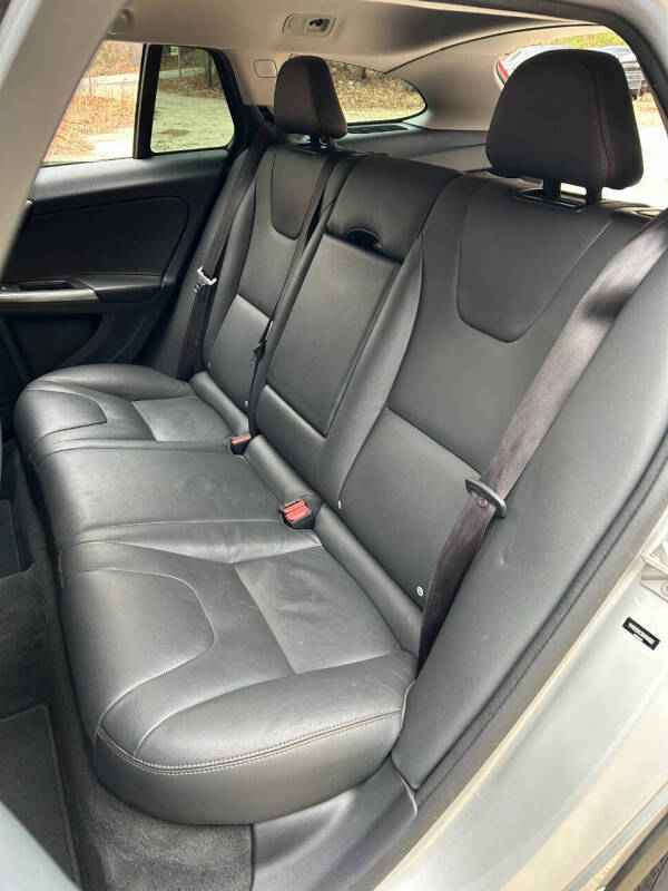 2016 Volvo V60 Cross Country T5