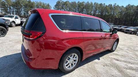 2026 Chrysler Pacifica Select