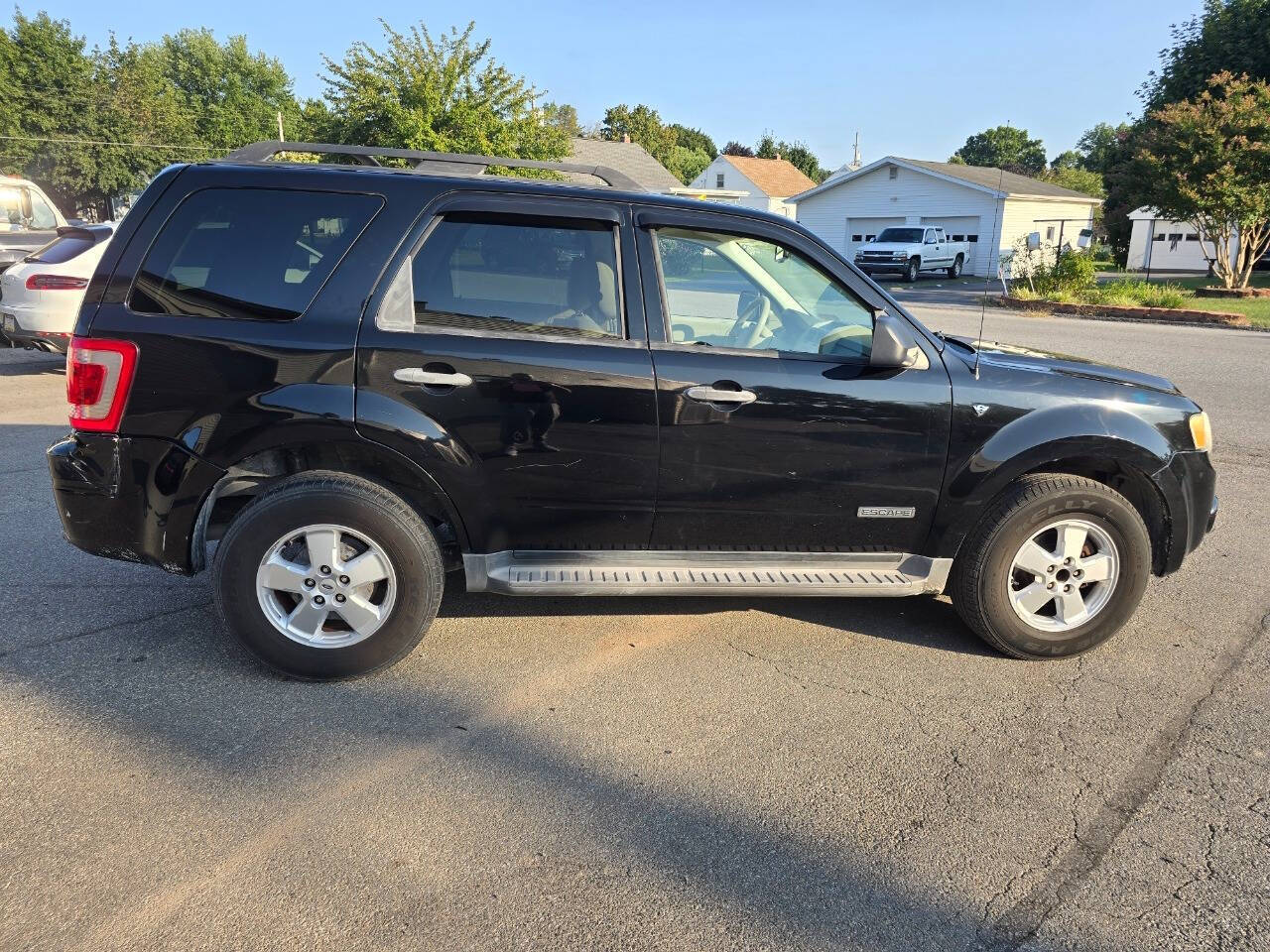 2008 Ford Escape for sale at QUEENSGATE AUTO SALES in York, PA