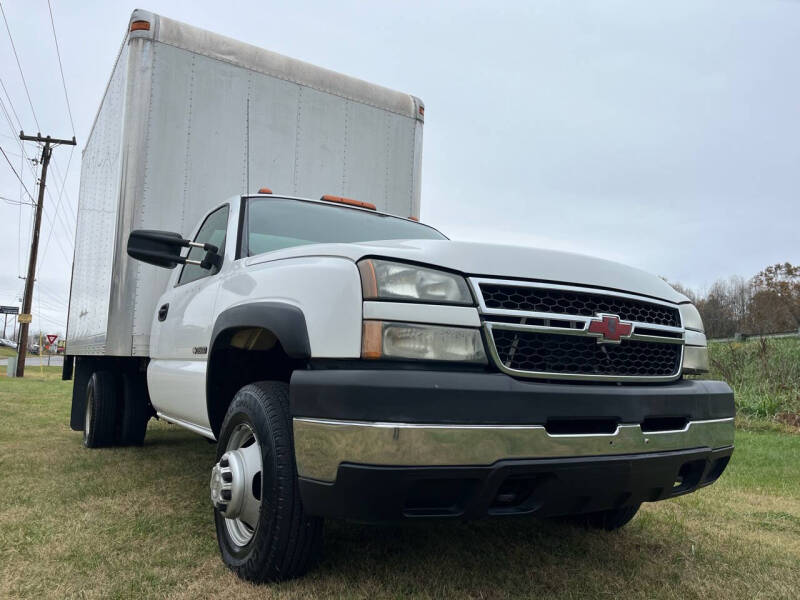 2007 Chevrolet Silverado Classic 3500 Chassis Cab null photo 6