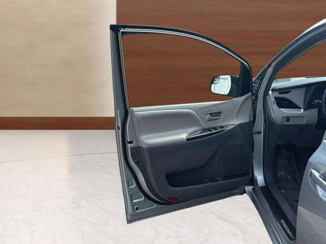 2015 Toyota Sienna LE 8-Passenger