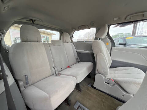 2012 Toyota Sienna LE 7-Passenger