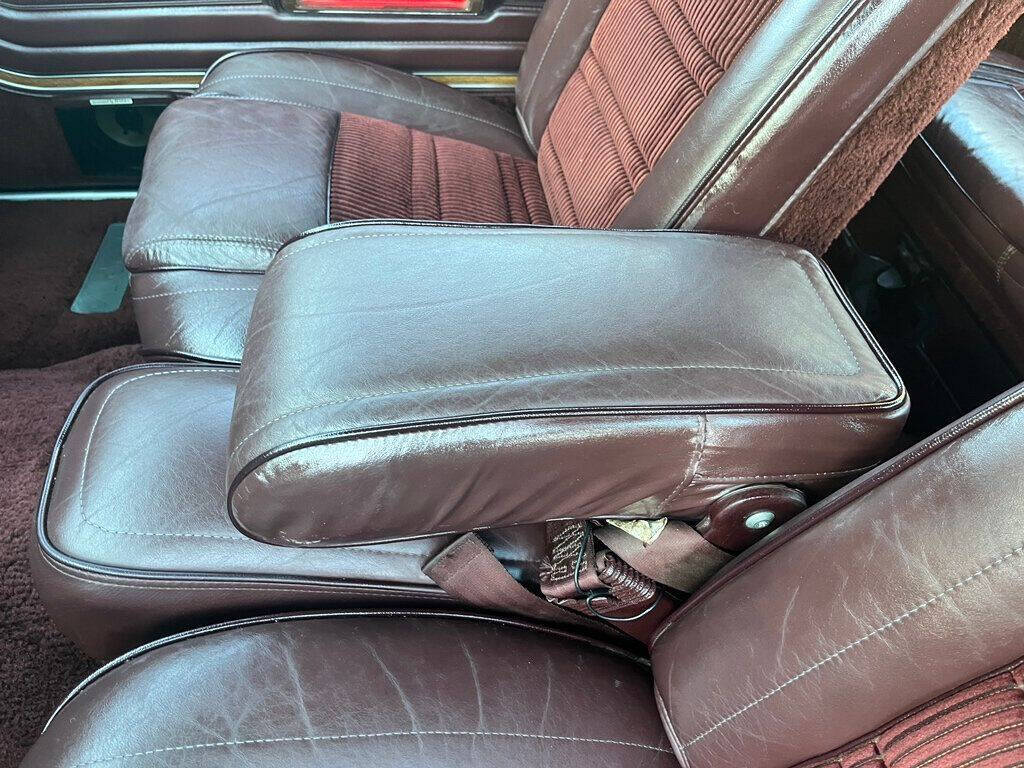 1989 Jeep Grand Wagoneer 69