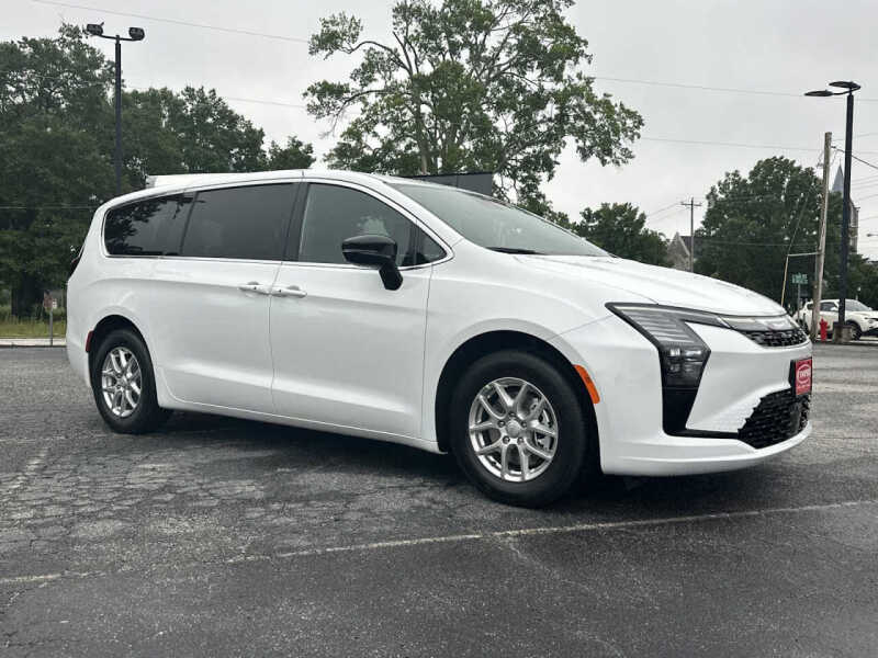 2027 Chrysler Pacifica Select