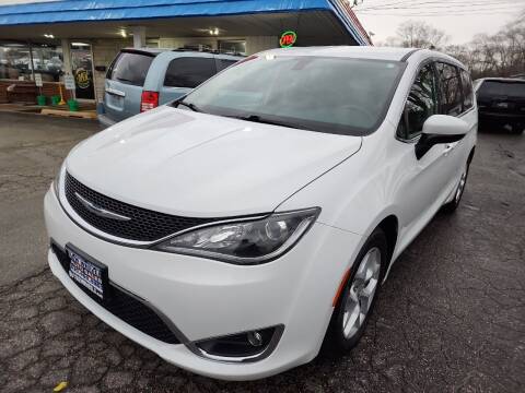 2017 Chrysler Pacifica for sale at New Wheels in Glendale Heights IL