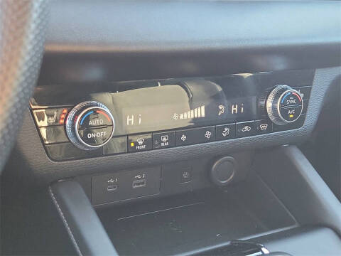 2024 Mitsubishi Outlander PHEV SE