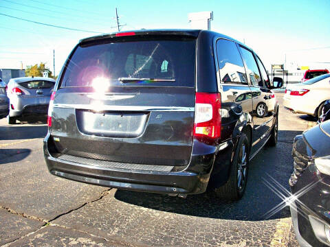 2015 Chrysler Town and Country S