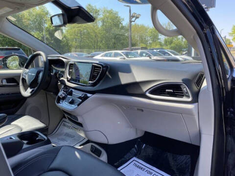 2024 Chrysler Pacifica Touring L