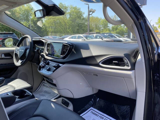 2024 Chrysler Pacifica Touring L