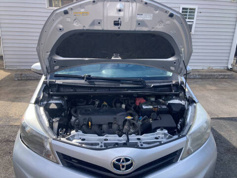 2013 Toyota Yaris 5-Door LE