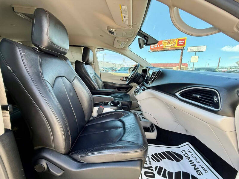 2017 Chrysler Pacifica Touring-L