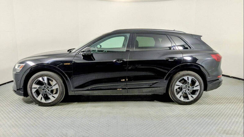 2022 Audi e-tron quattro Premium