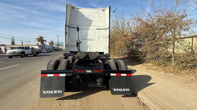 2024 VOLVO VNL 860 SLEEPER for sale at KING TRUCK TRAILER SALES in Bakersfield, CA