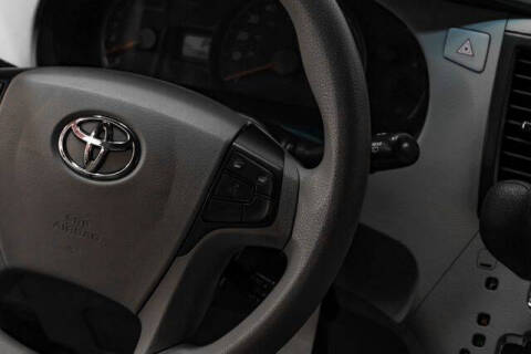 2012 Toyota Sienna LE 8-Passenger