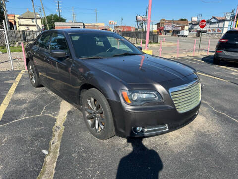 2014 Chrysler 300 for sale at Luxury Motors in Detroit MI