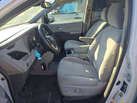 2018 Toyota Sienna LE 8-Passenger