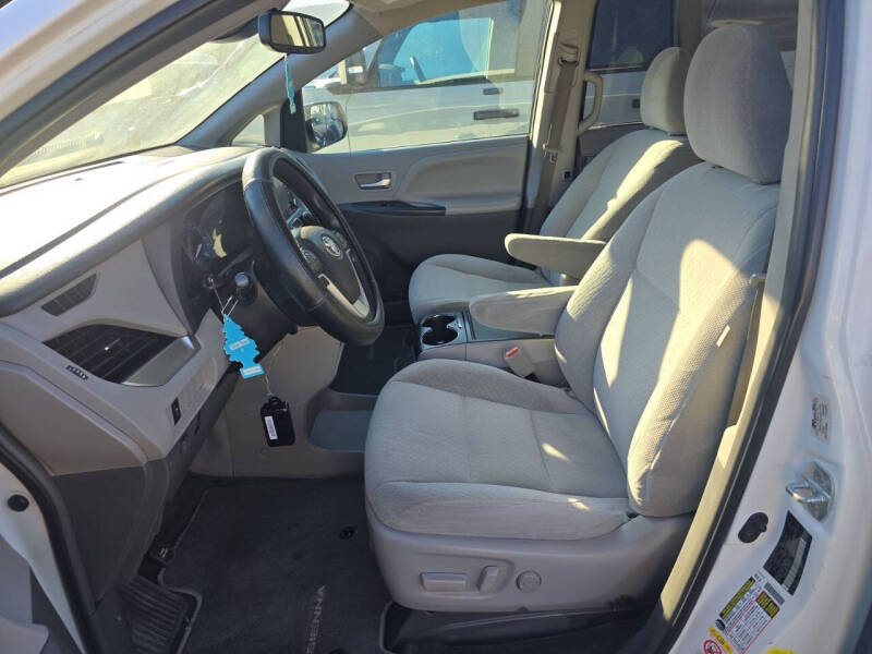 2018 Toyota Sienna LE 8-Passenger
