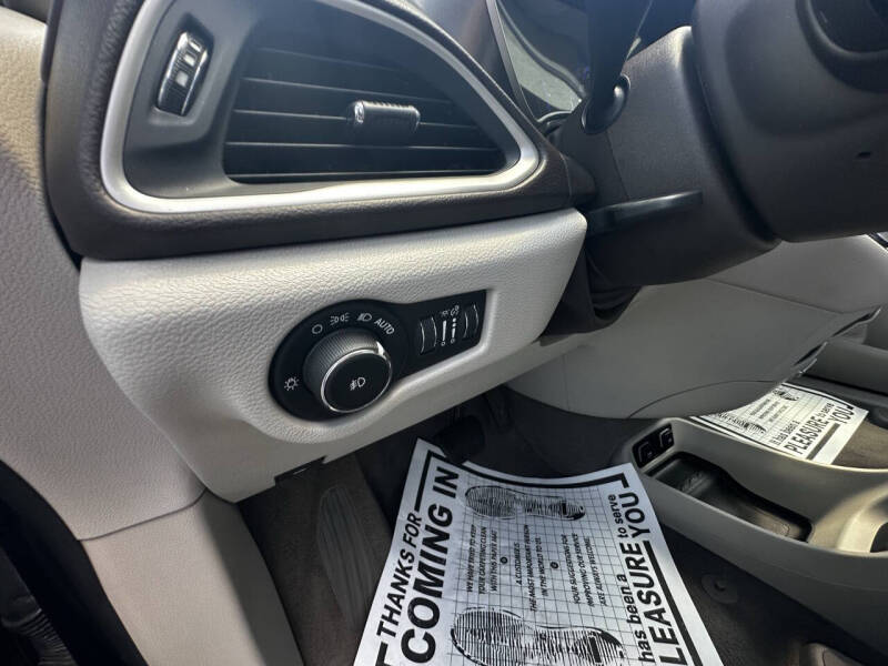 2017 Chrysler Pacifica Touring-L